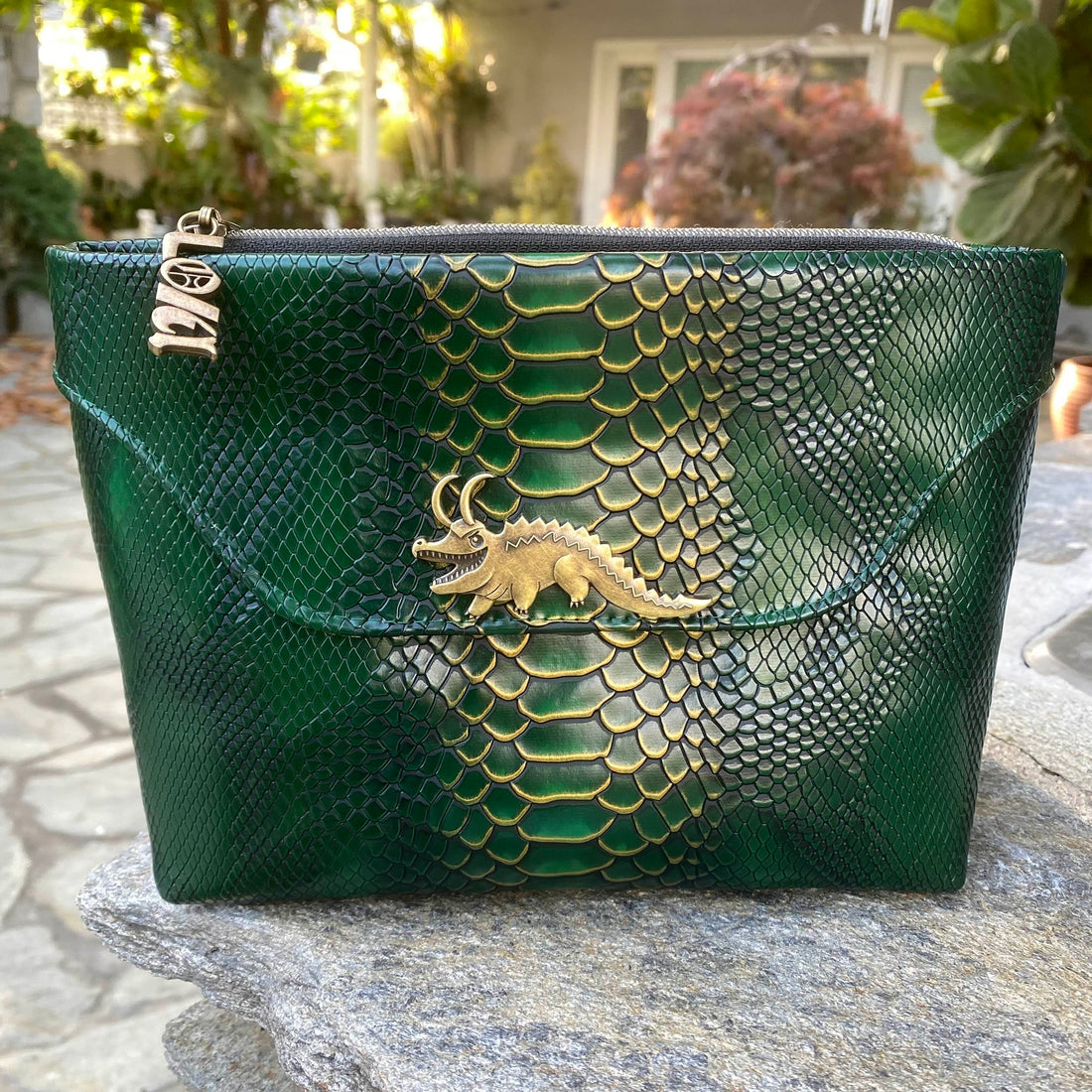 Lóngshēn Dark Jade & Gold Vinyl (Half Yard)