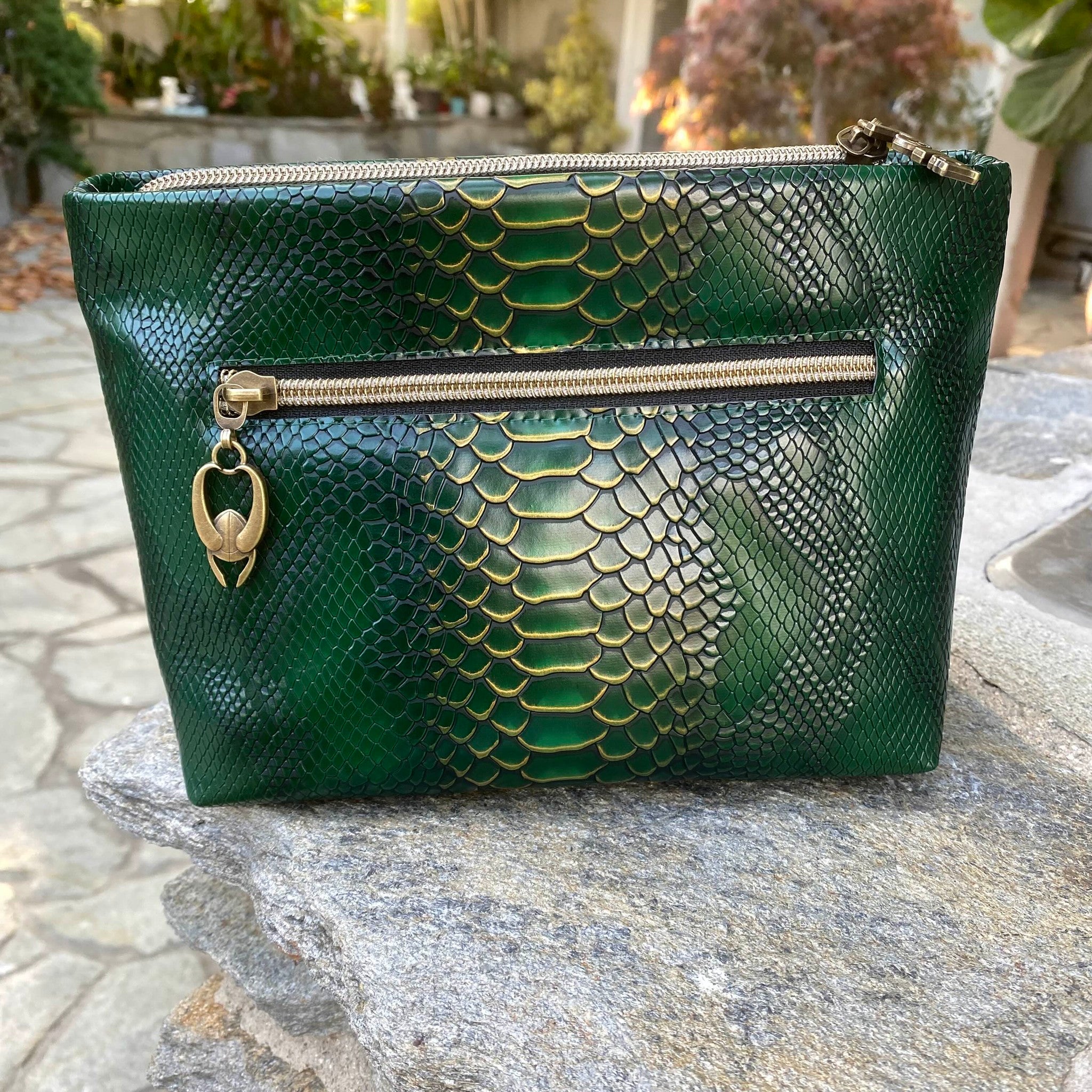 Lóngshēn Dark Jade & Gold Vinyl (Half Yard)