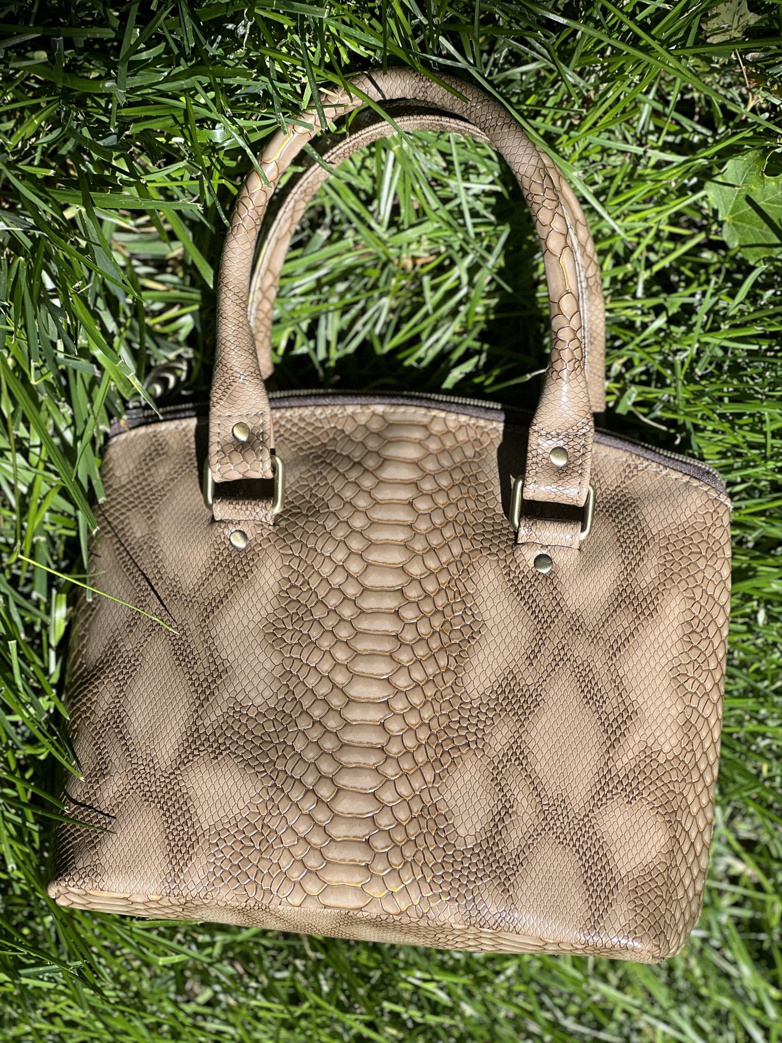 Lóngshēn Desert Dune & Gold Vinyl (Half Yard)